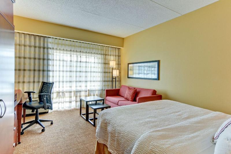 스탠다드 룸 킹사이즈 침대, Courtyard By Marriott Bridgeport Clarksburg