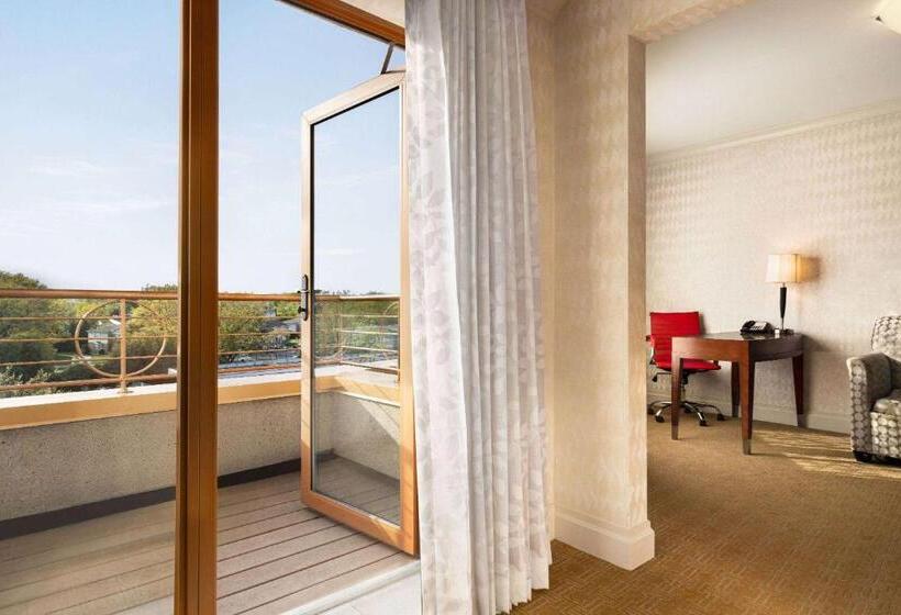 Люкс Кровать Кинг, Viana Hotel And Spa, Trademark Collection By Wyndham