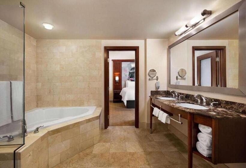 Люкс Кровать Кинг, Viana Hotel And Spa, Trademark Collection By Wyndham