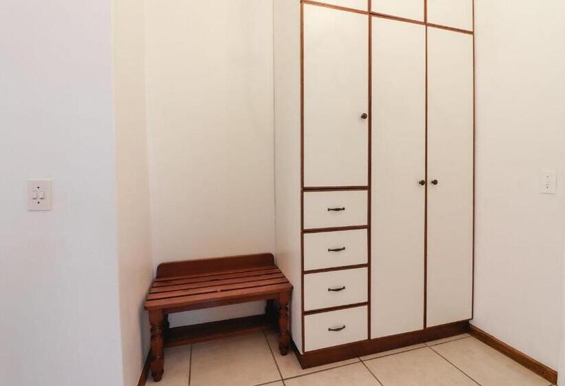 Номер Стандарт, A Tuscan Villa Guest House
