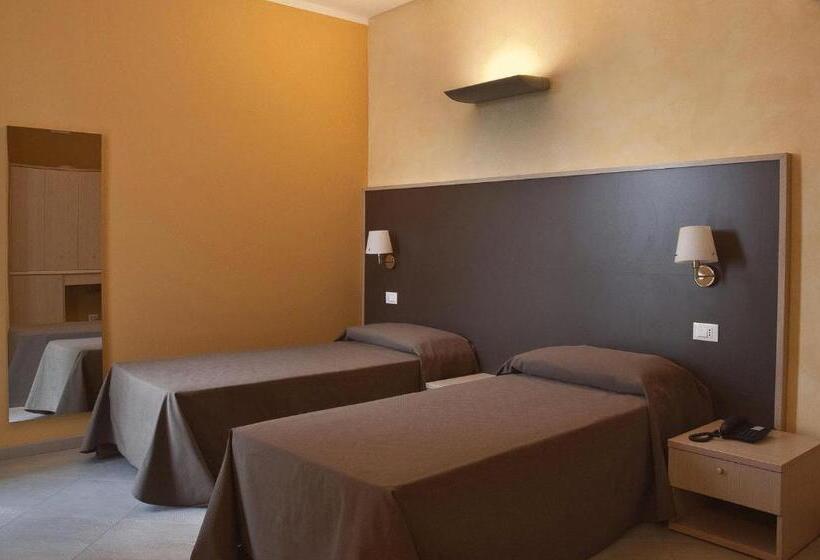 اتاق استاندارد سه نفره, Silver Residence