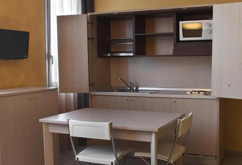 استودیوی استاندارد, Silver Residence