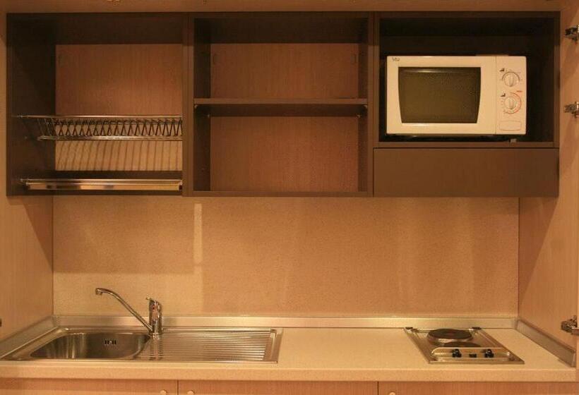 Escritório Estándar, Silver Residence