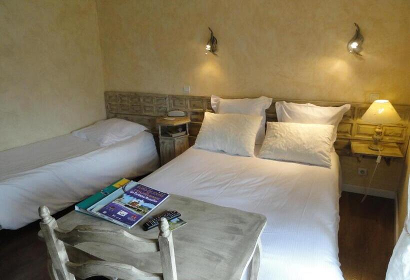 Номер Стандарт Трехместный, Logis Hotel Restaurant Planes