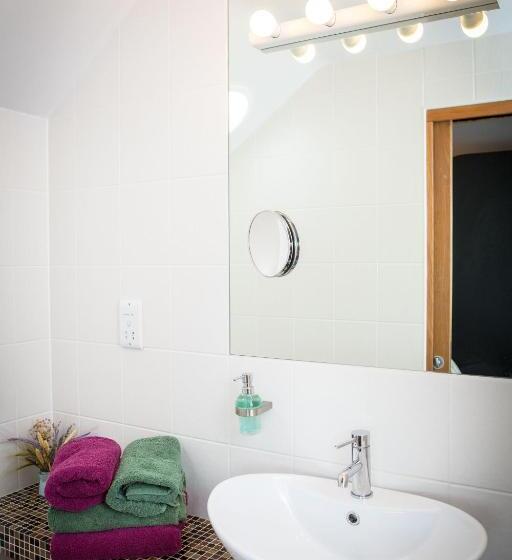 Номер Стандарт, Glan Llyn Farm House