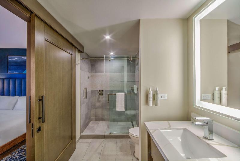 Люкс Кровать Кинг, Embassy Suites By Hilton Virginia Beach Oceanfront Resort