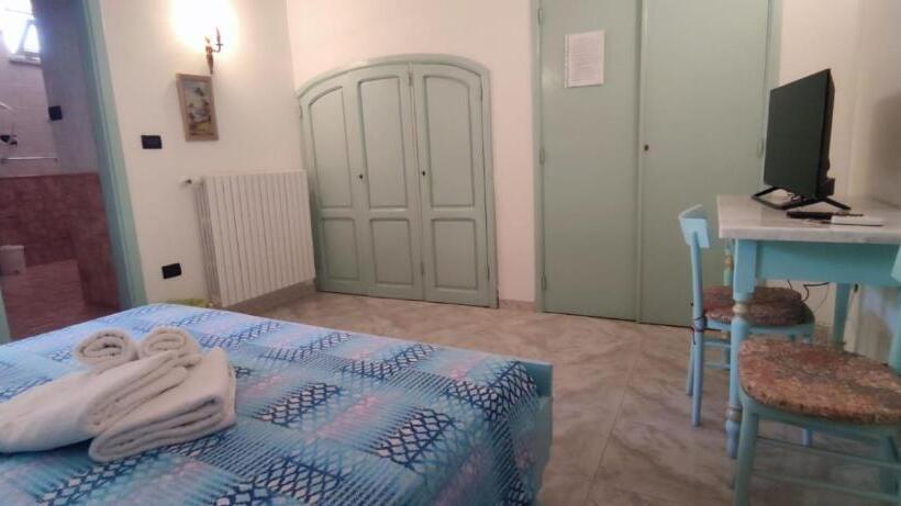 Quarto Estandar Interior, Palazzo Ricordi