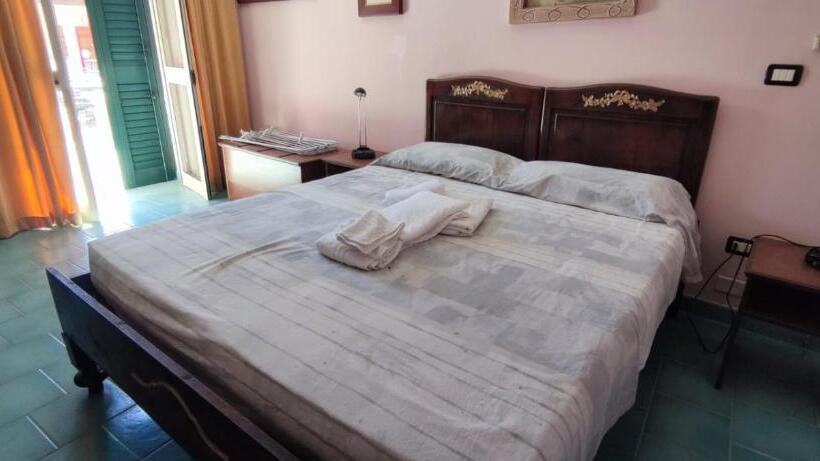 اتاق استاندارد با چشم‌انداز باغ, Palazzo Ricordi