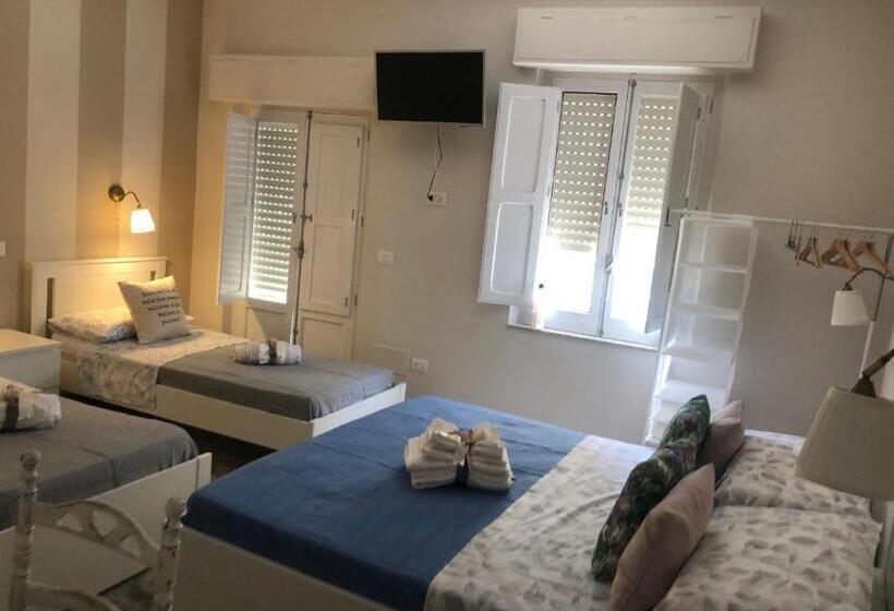 Четырехместный Номер Стандарт с Балконом, Solidea House