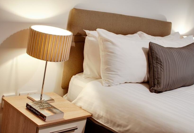Апартаменты 2 Спальни, Base Serviced Apartments   Cumberland Apartments