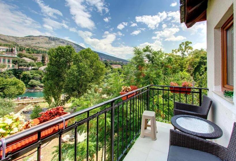 Deluxe room with river view, Pansion Villa Nur