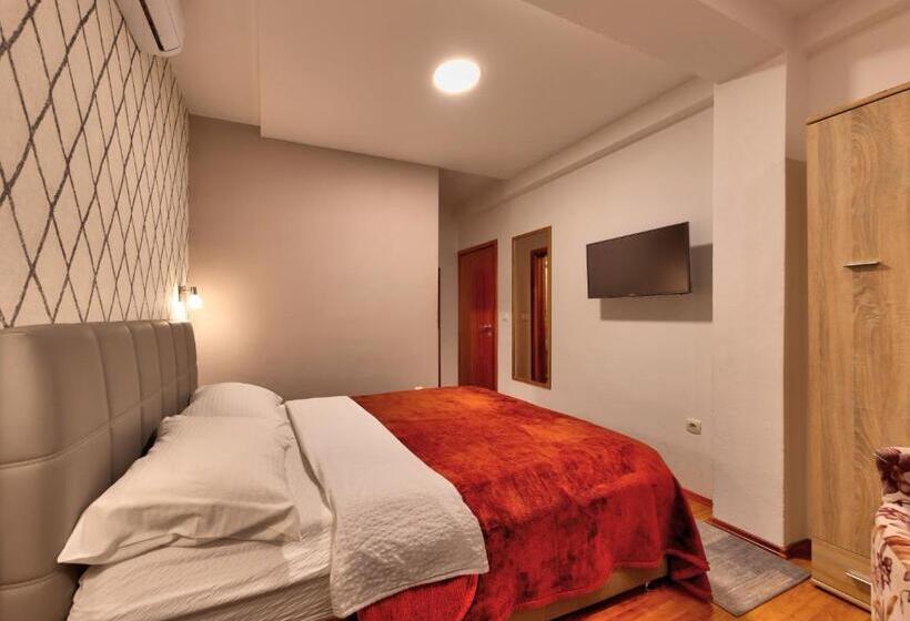 Deluxe room with river view, Pansion Villa Nur