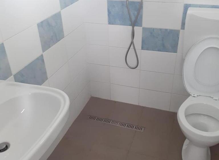 غرفة عائلية, Electric Hostel