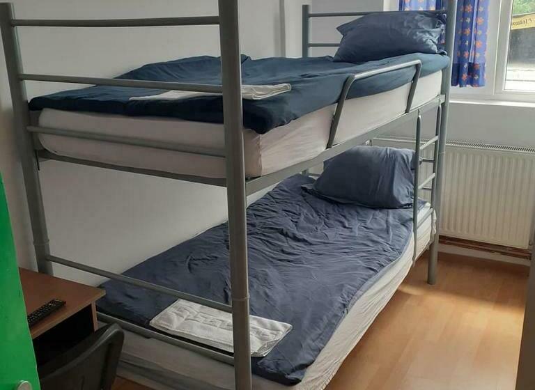 غرفة إقتصادية, Electric Hostel