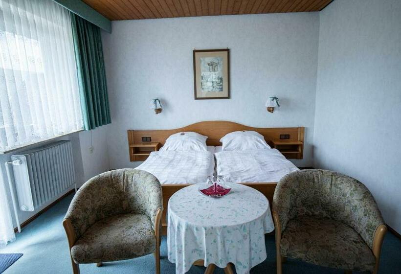 Номер Стандарт с Балконом, Landhotel Jägerhof