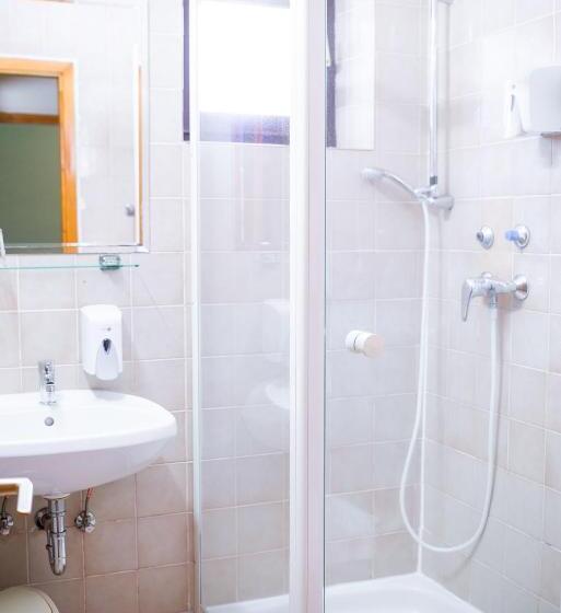 Семейный Номер, Wellness Hotel Szindbád