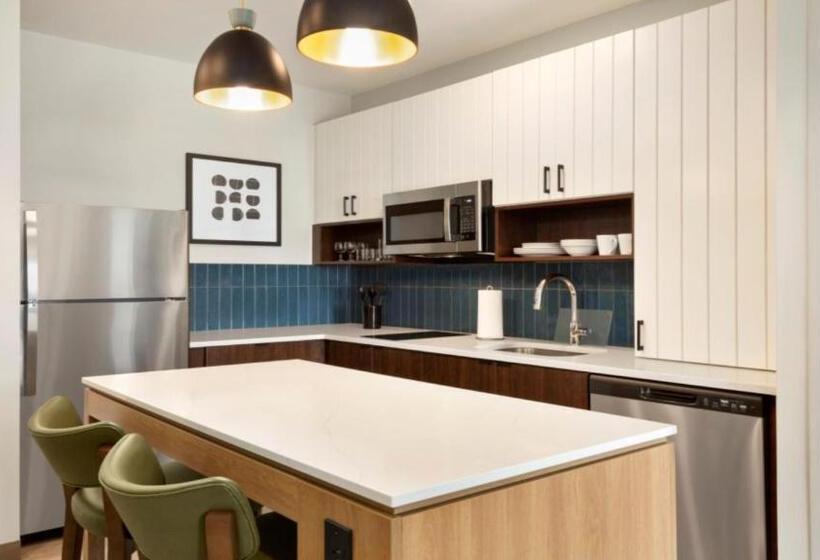 Люкс Кровать Кинг, Staybridge Suites   Lexington S Medical Ctr Area, An Ihg