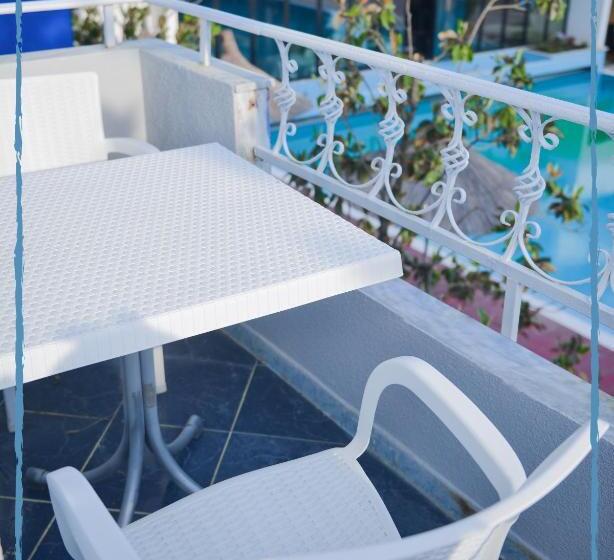 标准间, Blue Balcony