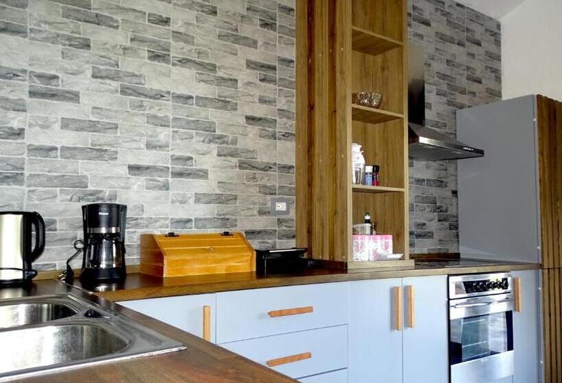 سوئیت با تخت بزرگ, Limni Resort