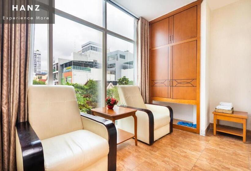 اتاق لوکس چهار تخته, Queen Airport Hotel Saigon