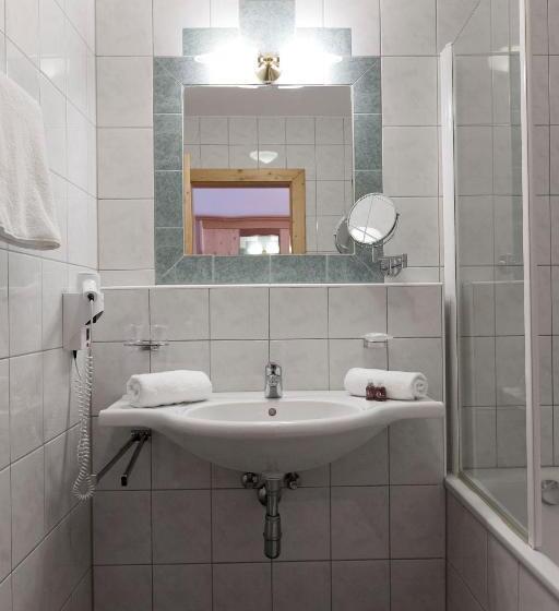 Трехместный Номер Стандарт с Балконом, Garni Rifflsee