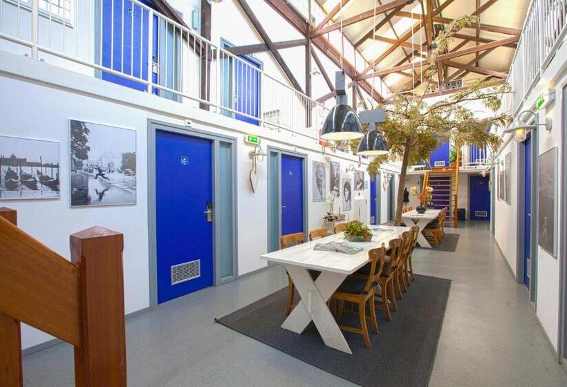 コンフォートルーム, Kings Inn City Hostel
