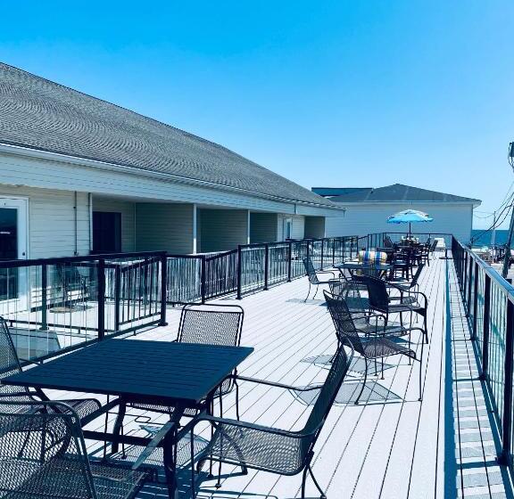 Трехместный Номер Стандарт с Балконом, Ships Inn