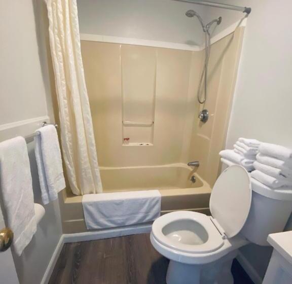 Трехместный Номер Стандарт с Балконом, Ships Inn