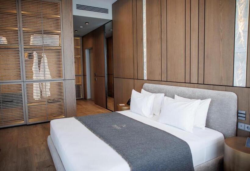 带海景的复工套房, Prado Luxury