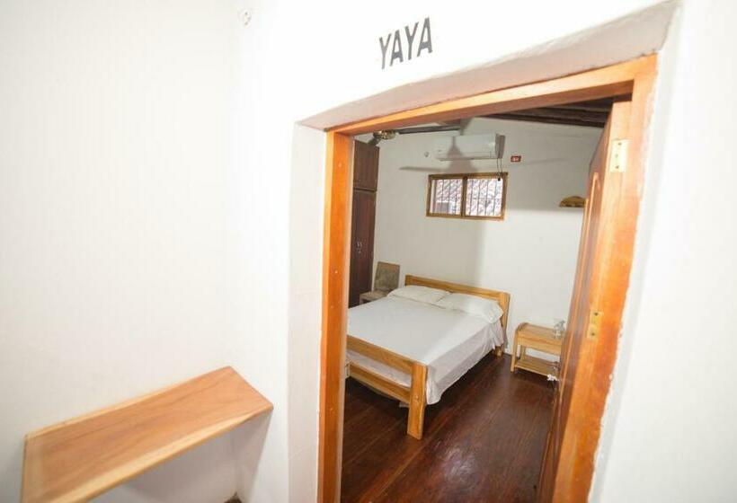 Номер Стандарт, Casa Serrano   Callejón De Don Blas