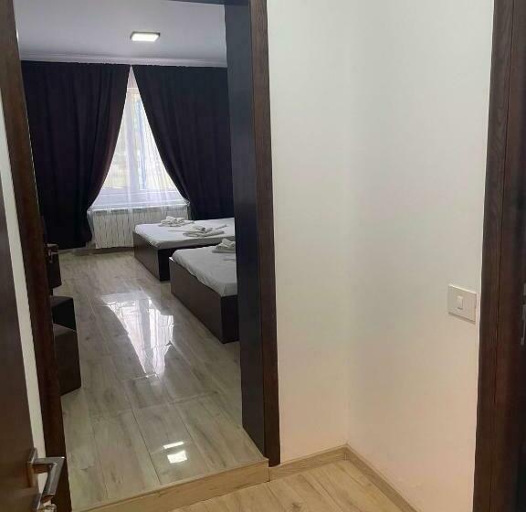 Четырехместный Номер Deluxe, Vila Regal Mamaia