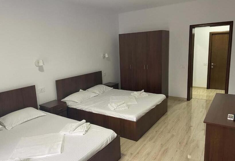 Четырехместный Номер Deluxe, Vila Regal Mamaia