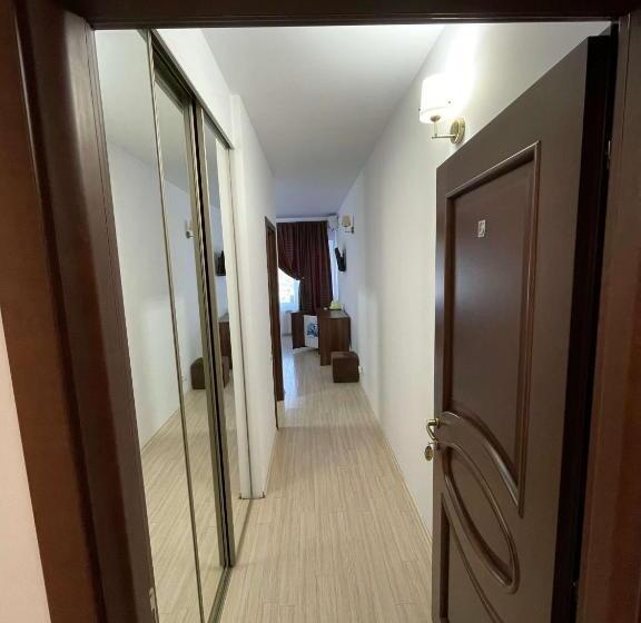 Трехместный Номер Deluxe, Vila Regal Mamaia