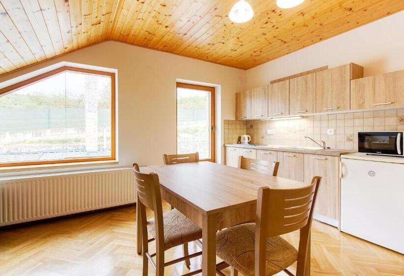 Апартаменты 1 Спальня Вид на Сад, Apartmány Na Farmě