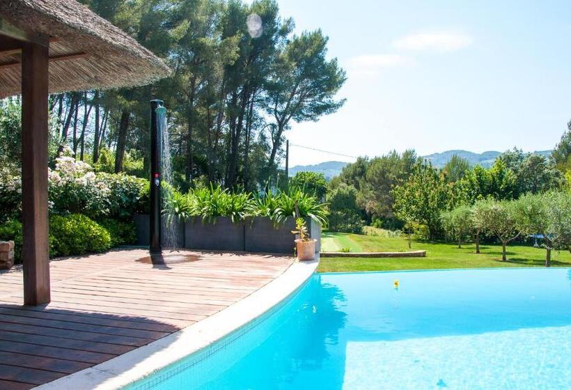 Семейный Номер, La Maison Du Castellet
