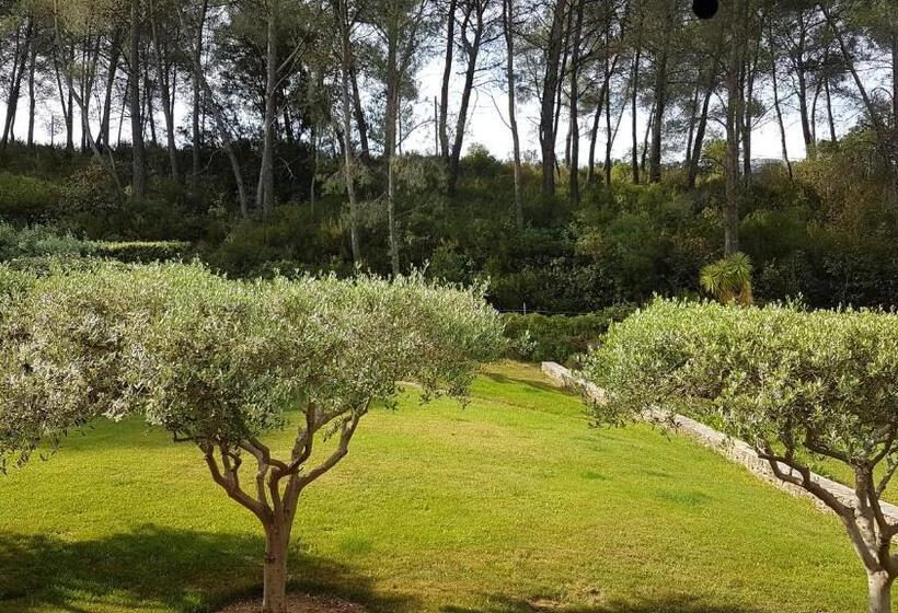 Номер Стандарт Вид на Сад, La Maison Du Castellet