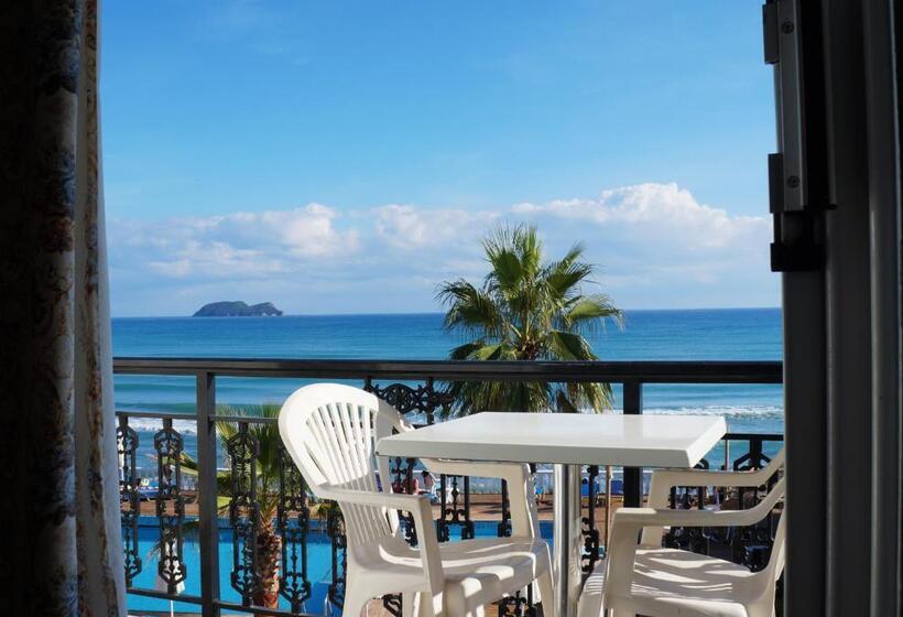 اتاق استاندارد با چشم‌انداز دریا, Crystal Beach