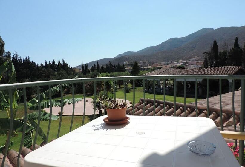 اتاق استاندارد چهار تخته, Domu Incantada