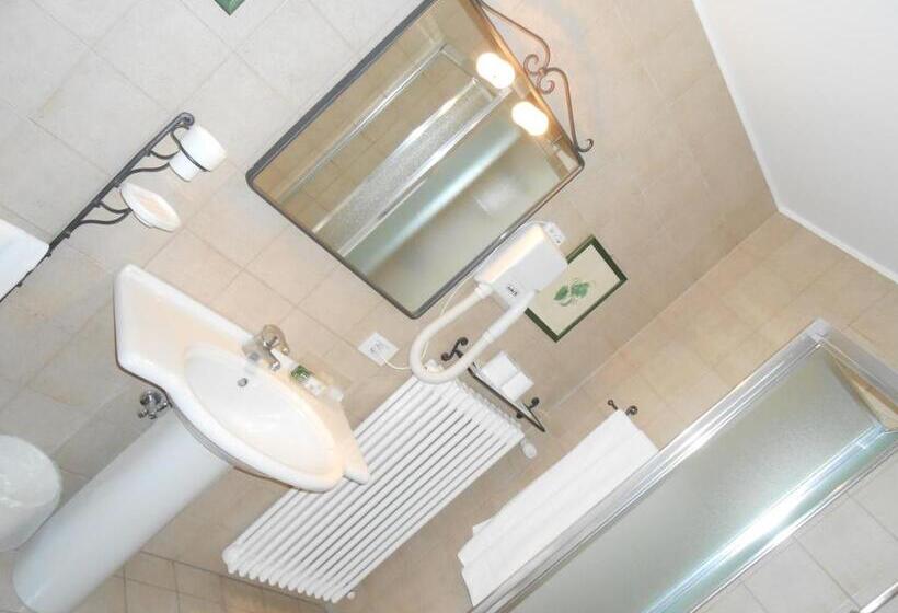 Номер Стандарт, Relais Picaron