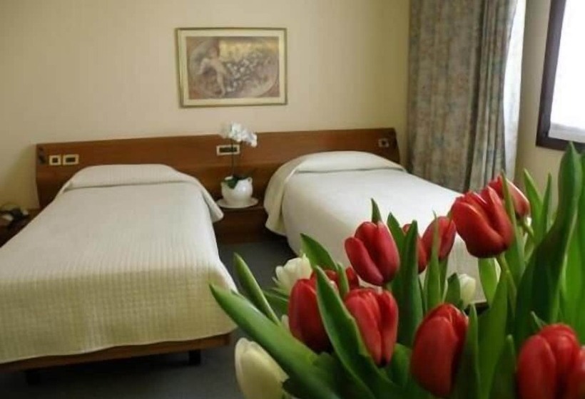 Номер Стандарт Трехместный, Villa Monica