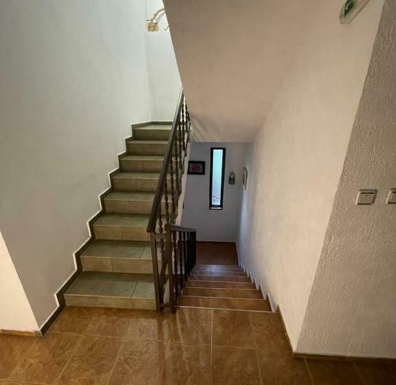 Standard Triple Room, Guest House Elit