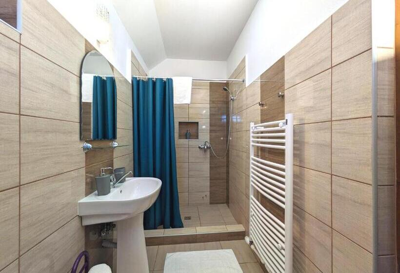 آپارتمان 1 خوابه با چشم‌انداز استخر, Pallos Apartments