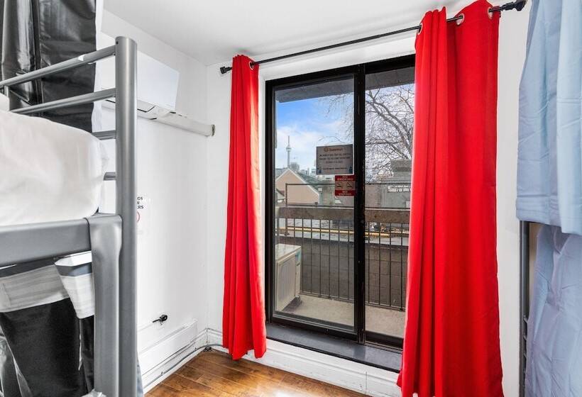 מיטה בחדר משותף, Samesun Toronto