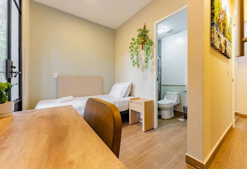 Quarto Estandar Individual com Sacada, Casa Danubio Reforma By Vh