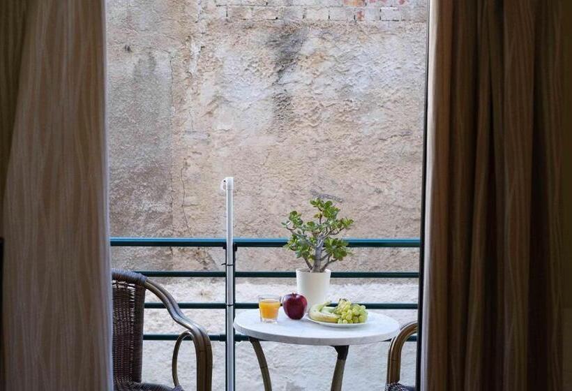 Quarto Economy, Arocaria Apartments