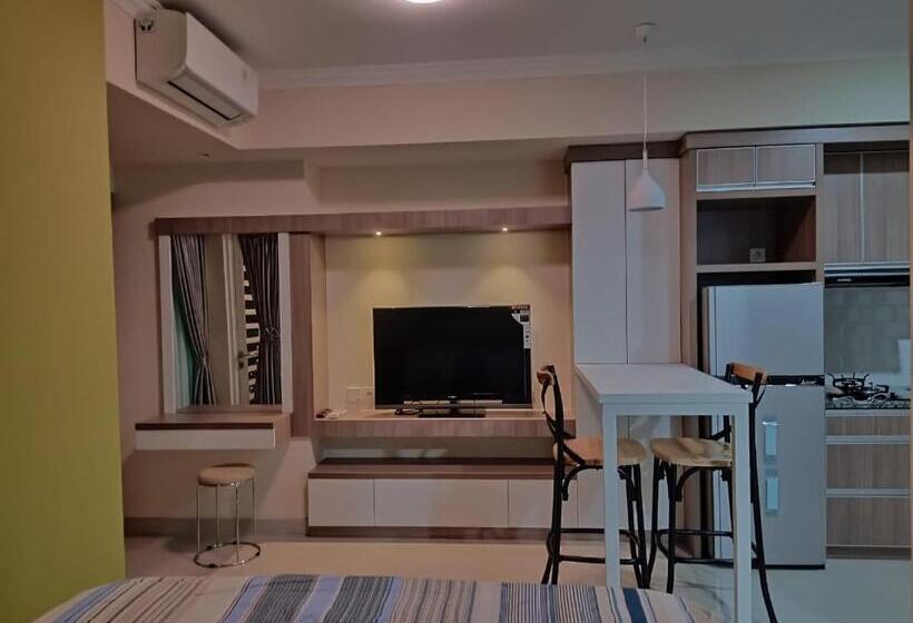 Апартаменты Deluxe 1 Спальня, Apartemen Grand Kamala Lagoon Bekasi By Cicie Room