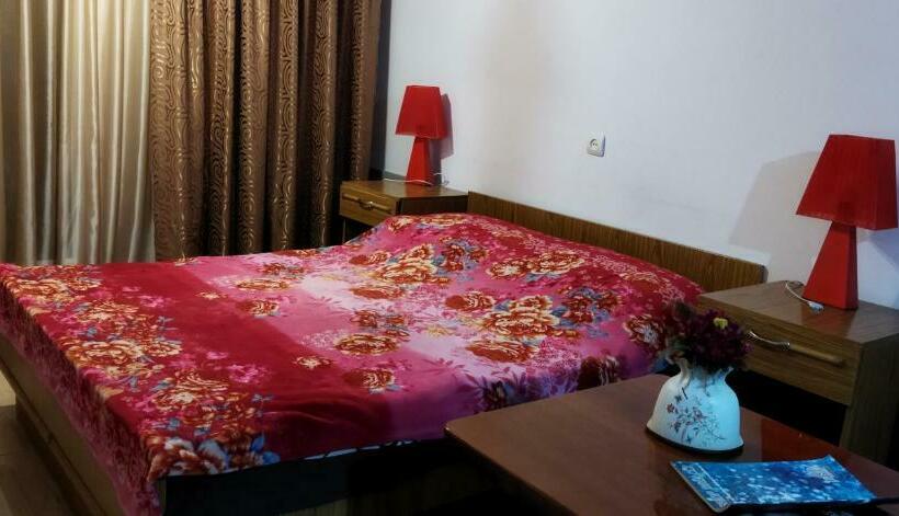 اتاق استاندارد سه نفره, Asine Yerevan