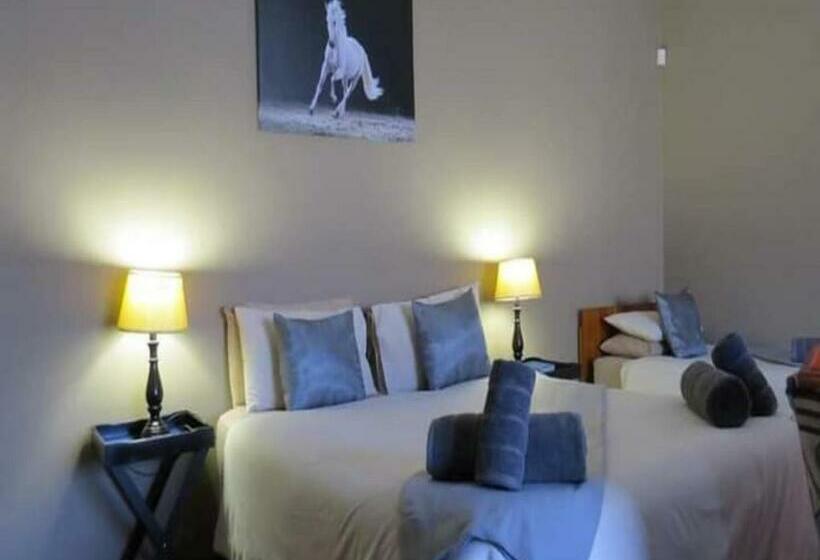 Семейный Номер, Travellers Joy Guest House