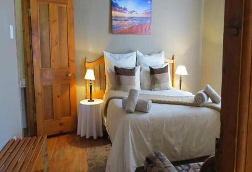 Четырехместный Номер Стандарт, Travellers Joy Guest House