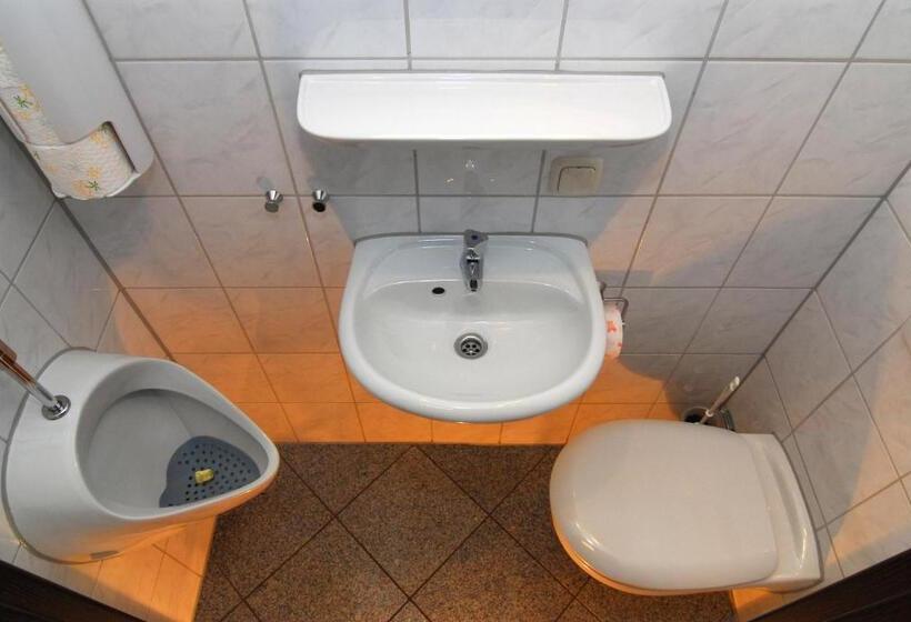 四人标准间, Monteurwohnung Krings Ferienwohnung Am Steinbüchel 1